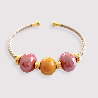 Bracelet orné de perles en céramique émaillée de couleur corail et orange - Julie COLLEONI
