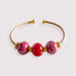 Bracelet orné de perles en céramique émaillée de couleur rose framboise et rouge - Julie COLLEONI